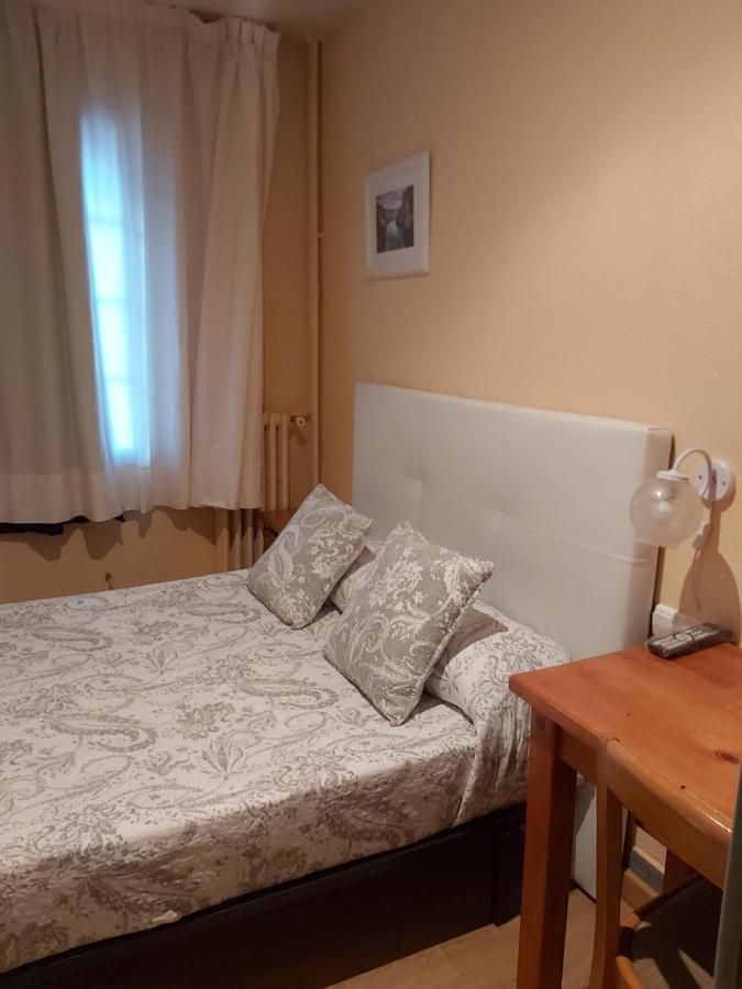 Hostal Porta De Nuria รีเวสเดเฟรแซร์ ภายนอก รูปภาพ