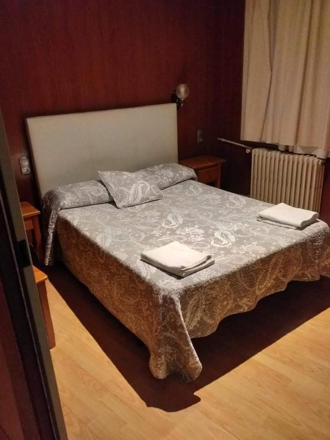 Hostal Porta De Nuria รีเวสเดเฟรแซร์ ภายนอก รูปภาพ